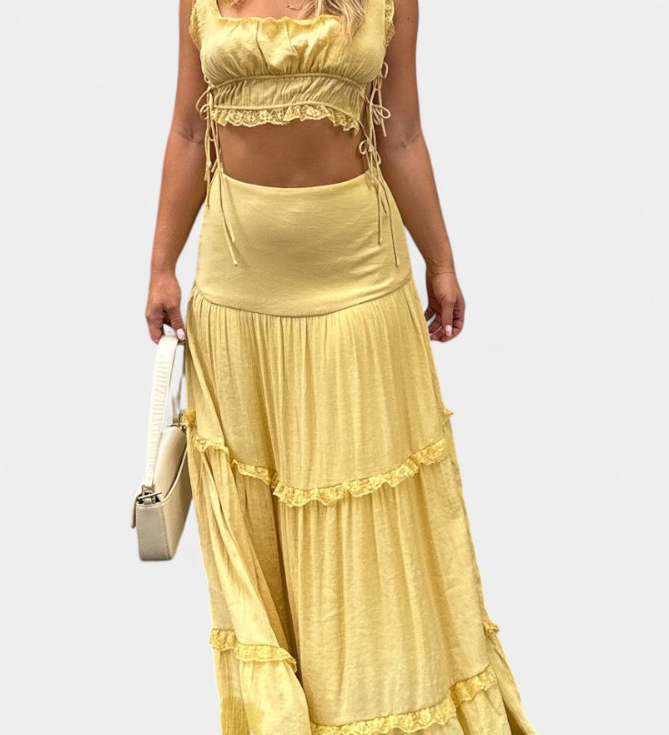 Ilys Romantische Set met Kant Top en Vloeiende Maxi Rok