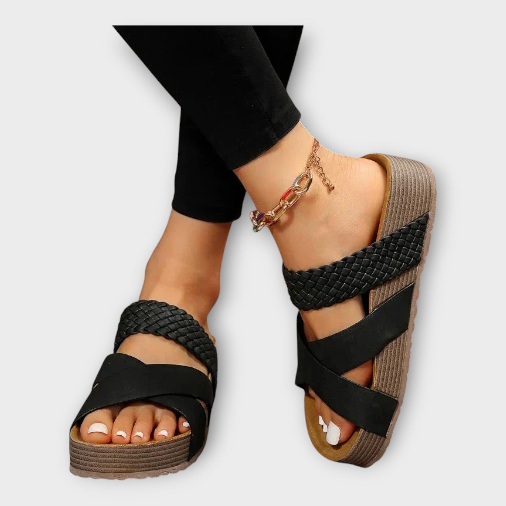 Platforms met Gevlochten Details en Brede Bandjes