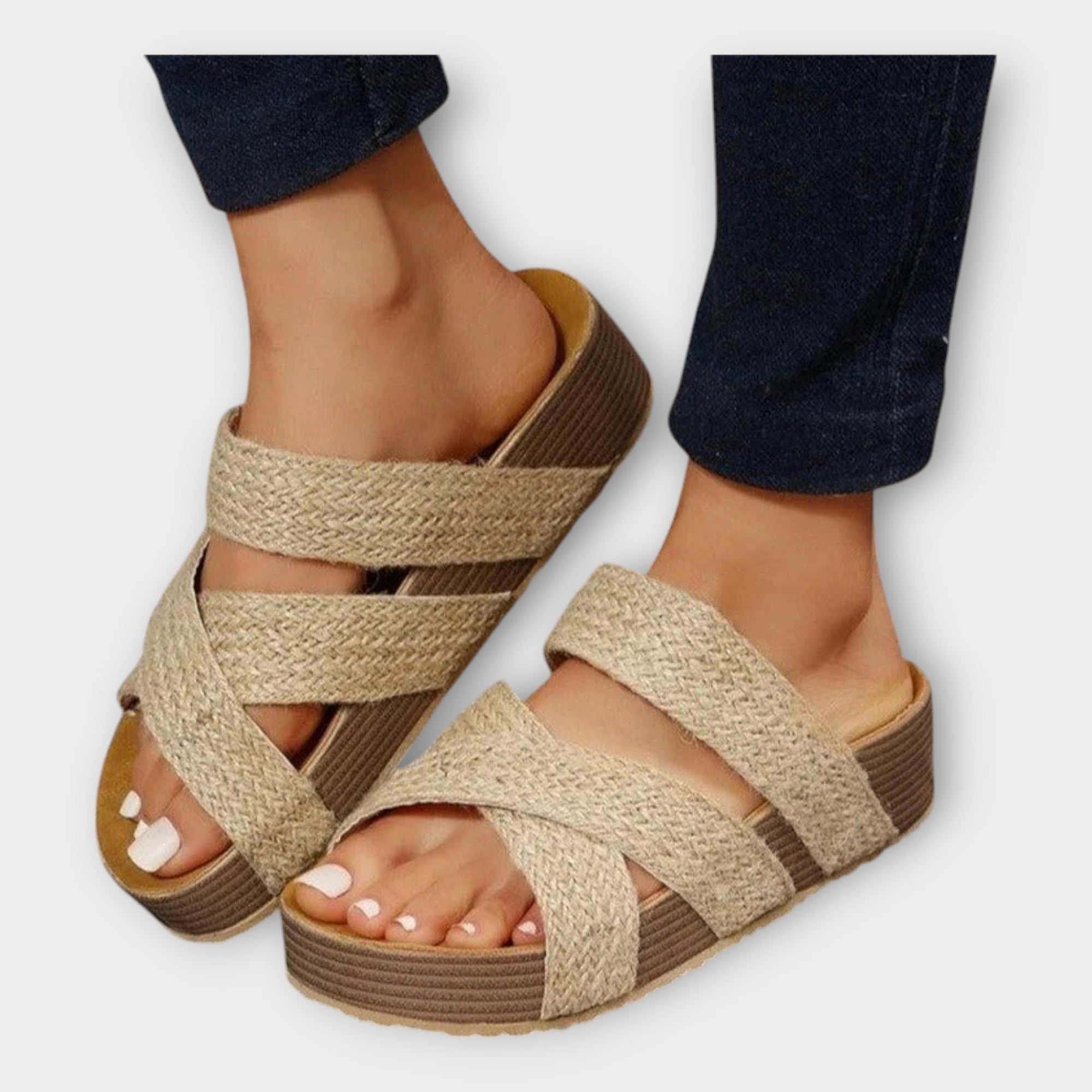 Platforms met Gevlochten Details en Brede Bandjes
